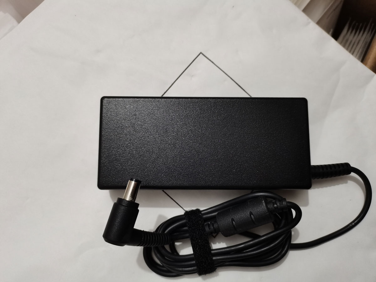 NEW OEM Delta 19V 7.1A 135W AD - Pc Gaming News recension och pris