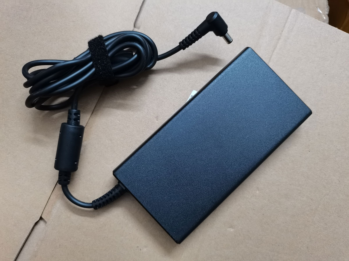 NEW Slim OEM Chicony 19.5V 9.2 - Pc Gaming News recension och pris