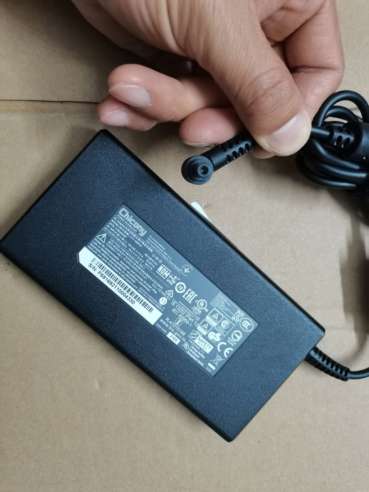 NEW Slim OEM Chicony 19.5V 9.2 - Pc Gaming News recension och pris