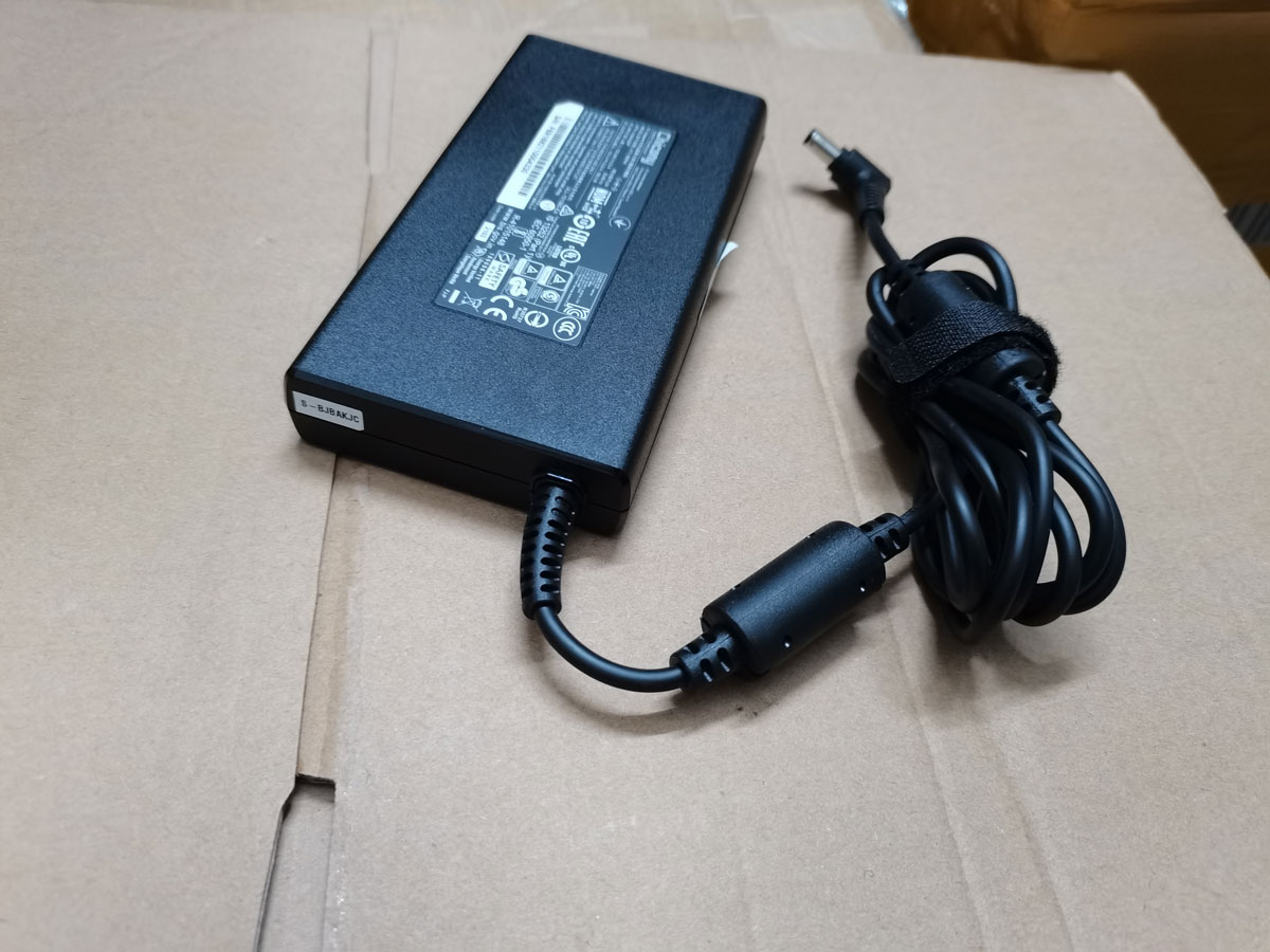 NEW Slim OEM Chicony 19.5V 9.2 - Pc Gaming News recension och pris